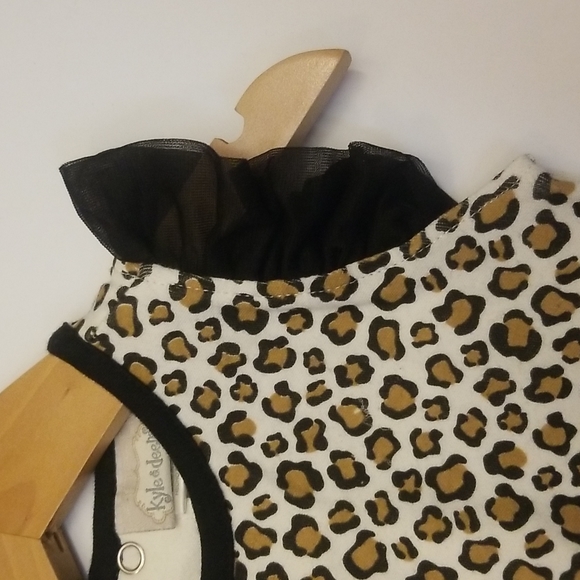 KYLE & DEENA leopard ruffled onesie 3-6m - Picture 3 of 7